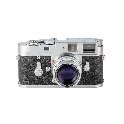 Lot 29 - Leica M2 + Summicron 2/5cm