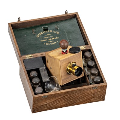 Lot 158 - Dubroni, Paris Le Photographe de poche No.1 (Pocket Dubroni)