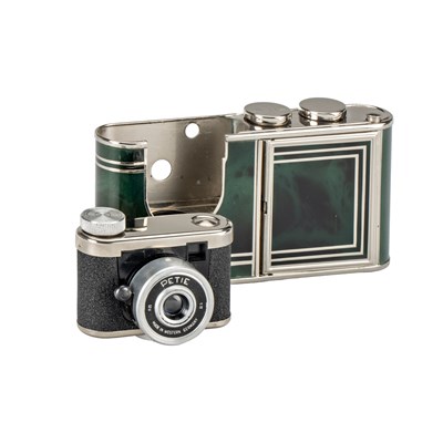 Lot 207 - Kunik Petie Vanity