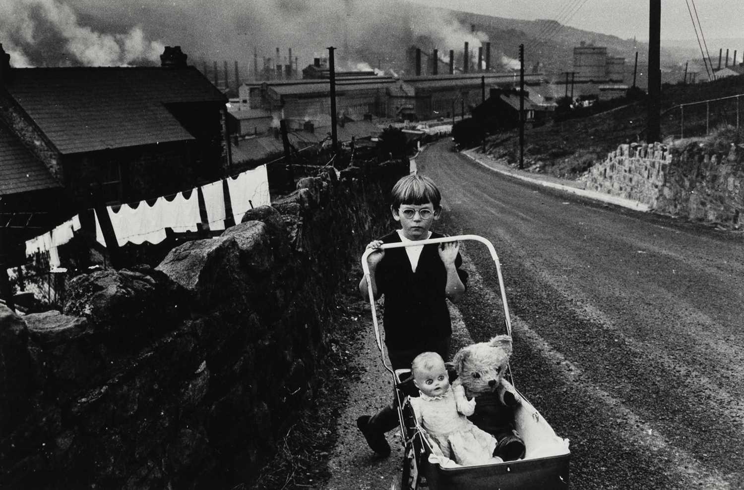 Lot 85 - BRUCE DAVIDSON (*1933)
